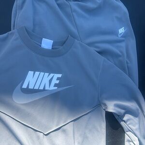 Nike Men's Crewneck in Gray